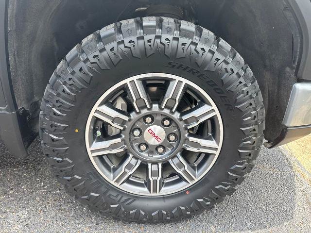 Used 2024 GMC Sierra 1500 AT4 w/ Technology Package AWD/4WD image 8