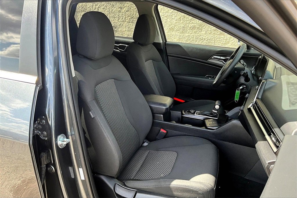 Used 2024 Kia Sportage LX image 7