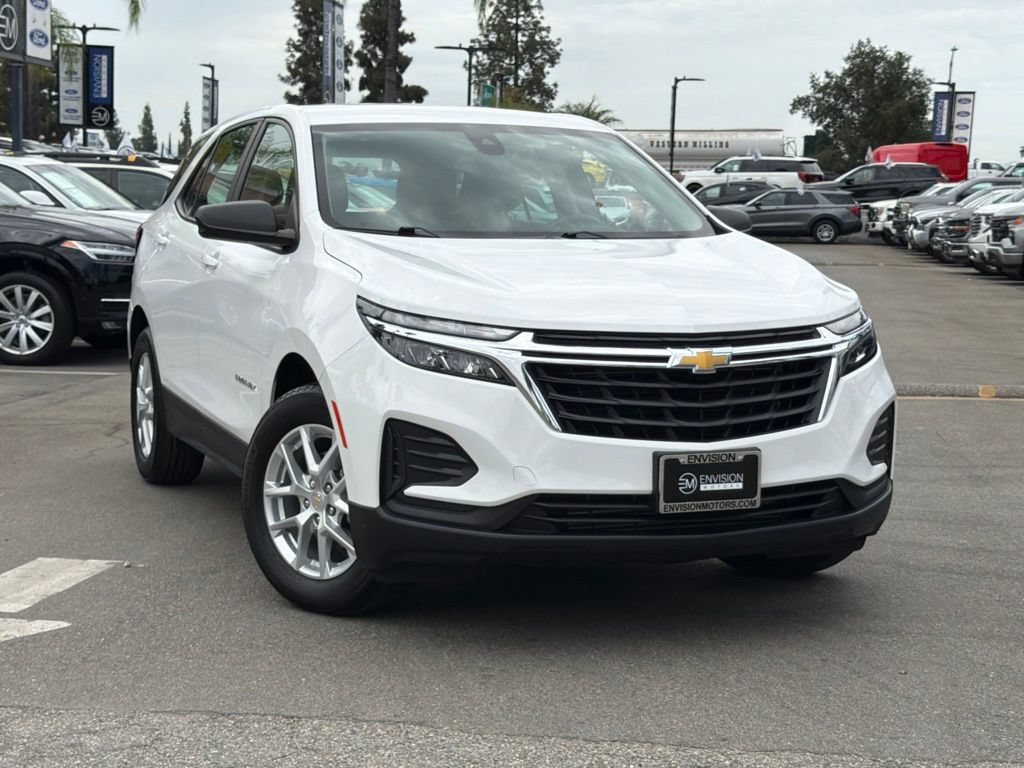 Used 2024 Chevrolet Equinox LS w/ Driver Confidence II Package FWD image 3