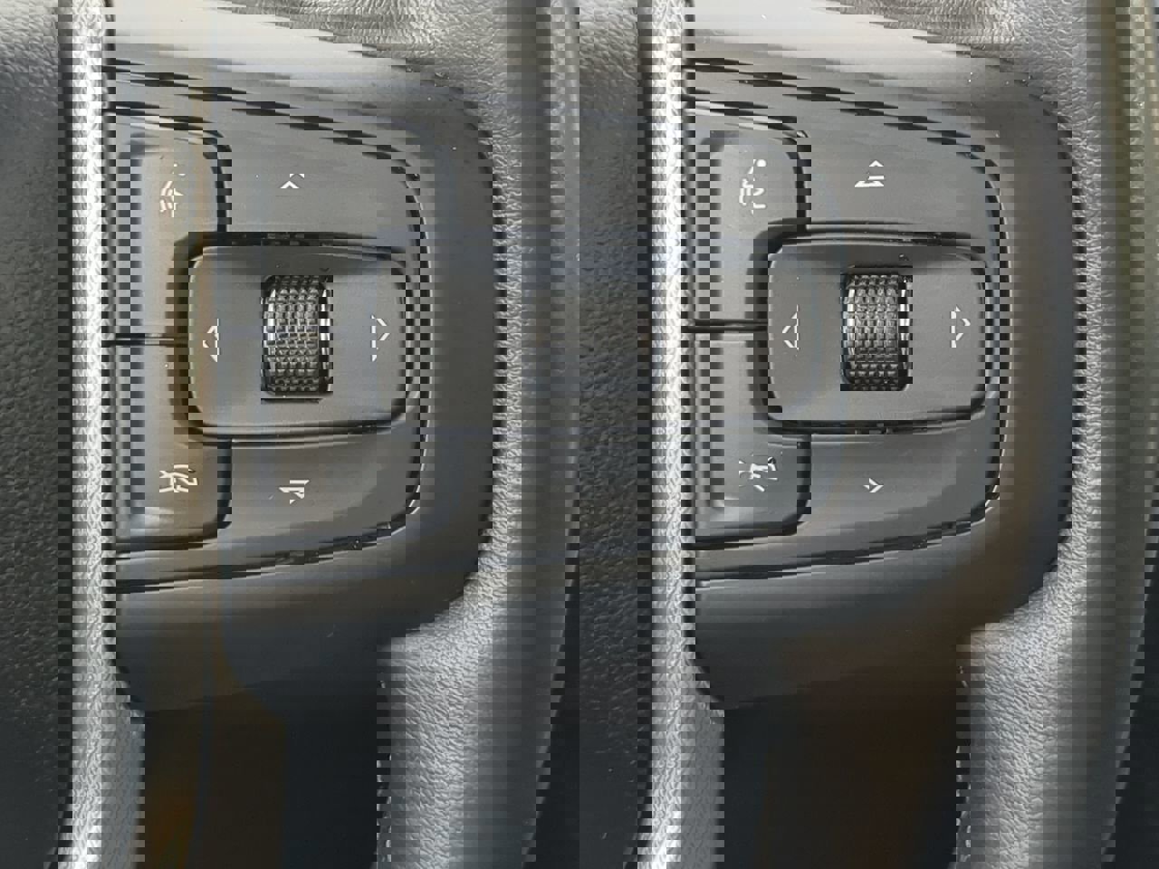 Used 2023 GMC Yukon Denali w/ Denali Reserve Package image 25