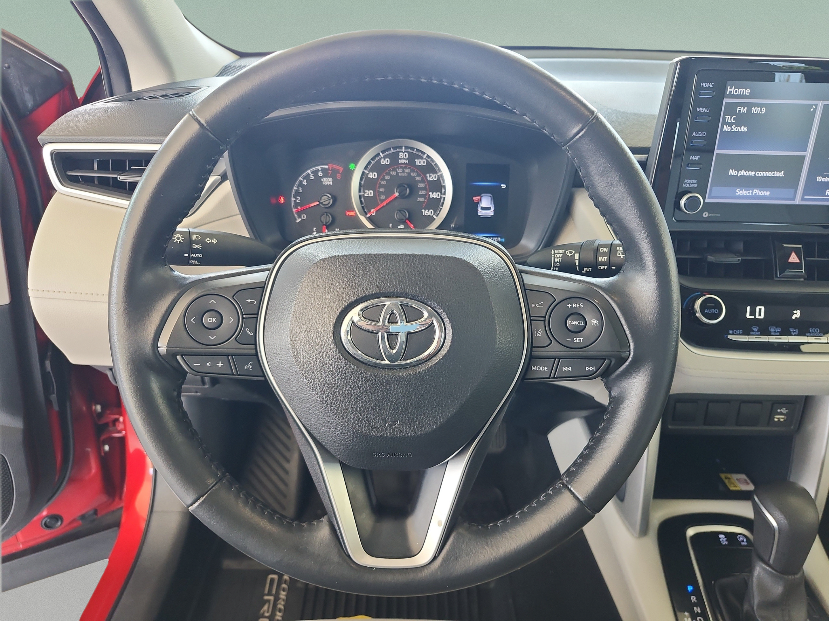 Used 2022 Toyota Corolla Cross LE w/ Moonroof Package FWD image 9