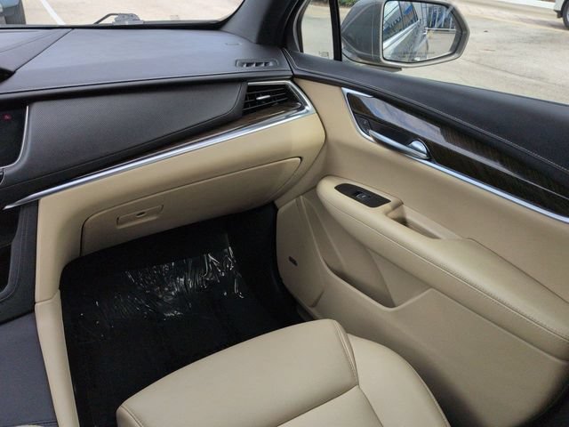 Used 2019 Cadillac XT5 FWD image 17
