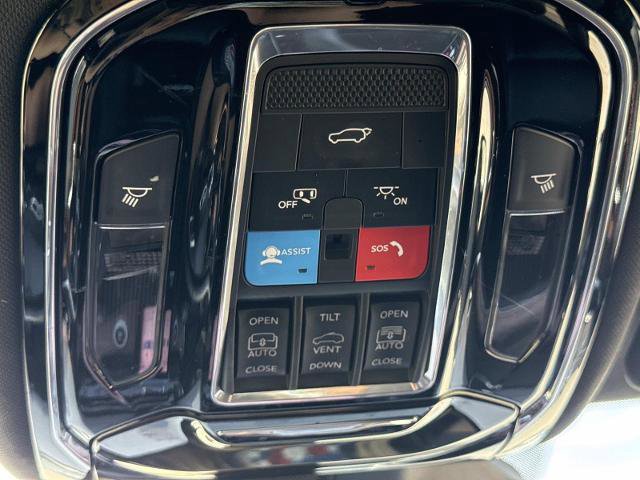 Used 2024 Jeep Grand Cherokee Summit w/ Luxury Tech Group V AWD/4WD image 29
