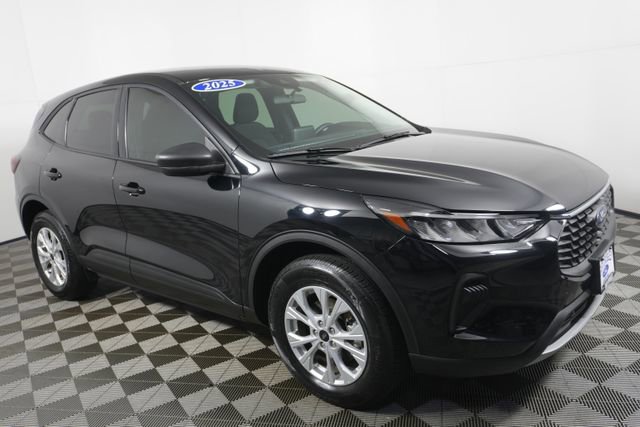 Certified 2025 Ford Escape Active AWD/4WD image 1