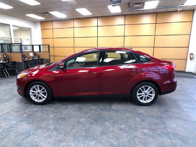 Certified 2017 Ford Focus SE FWD image 4