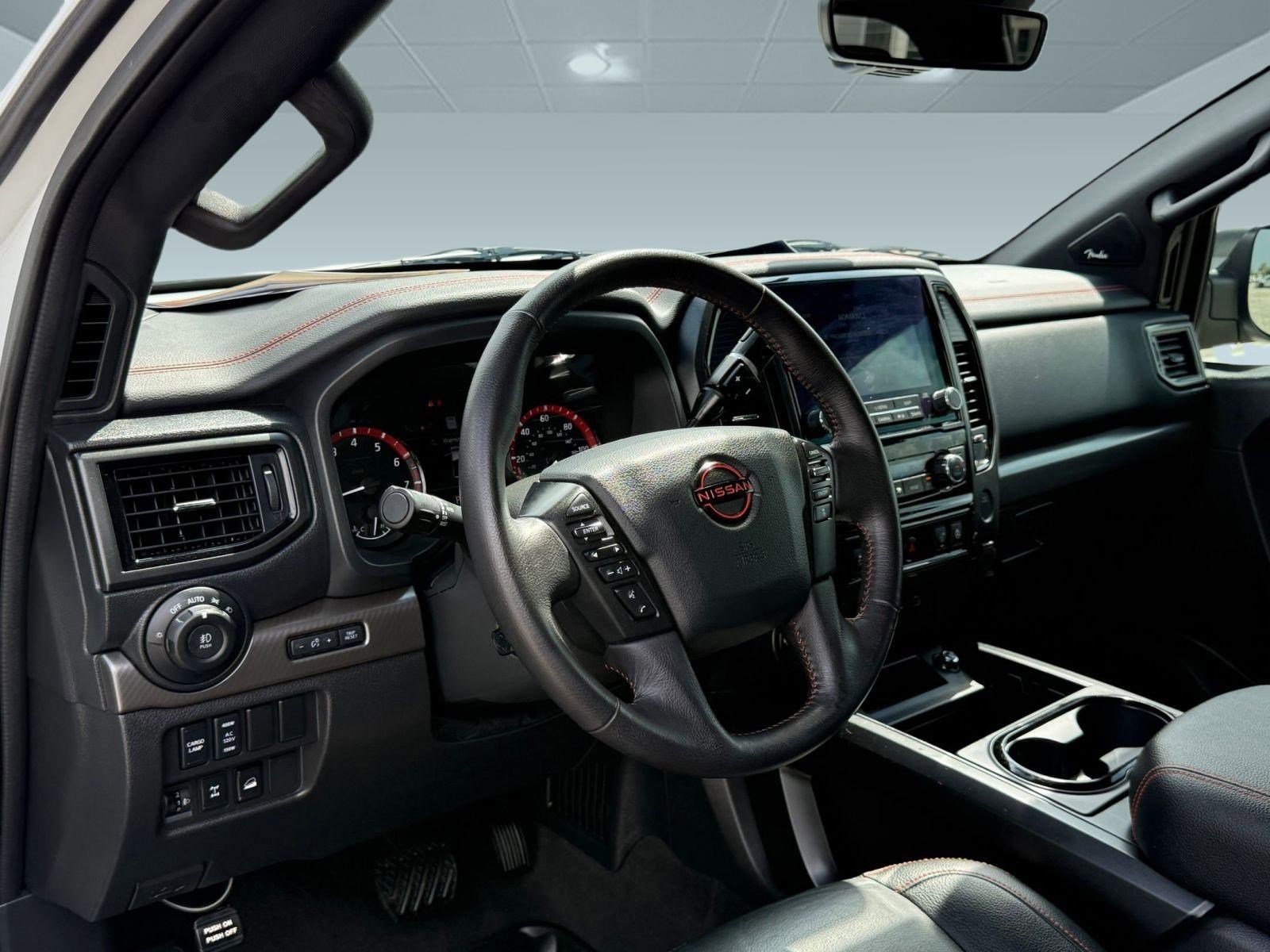 Used 2024 Nissan Titan PRO-4X w/ Pro-4x Convenience Package image 8
