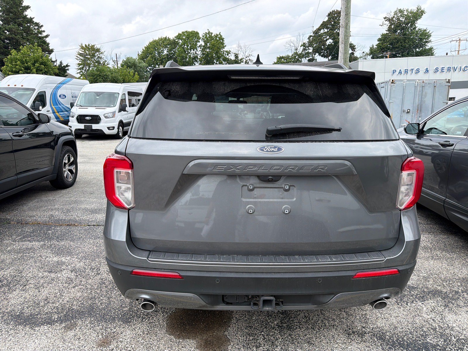 Certified 2023 Ford Explorer XLT w/ Equipment Group 202A AWD/4WD image 3