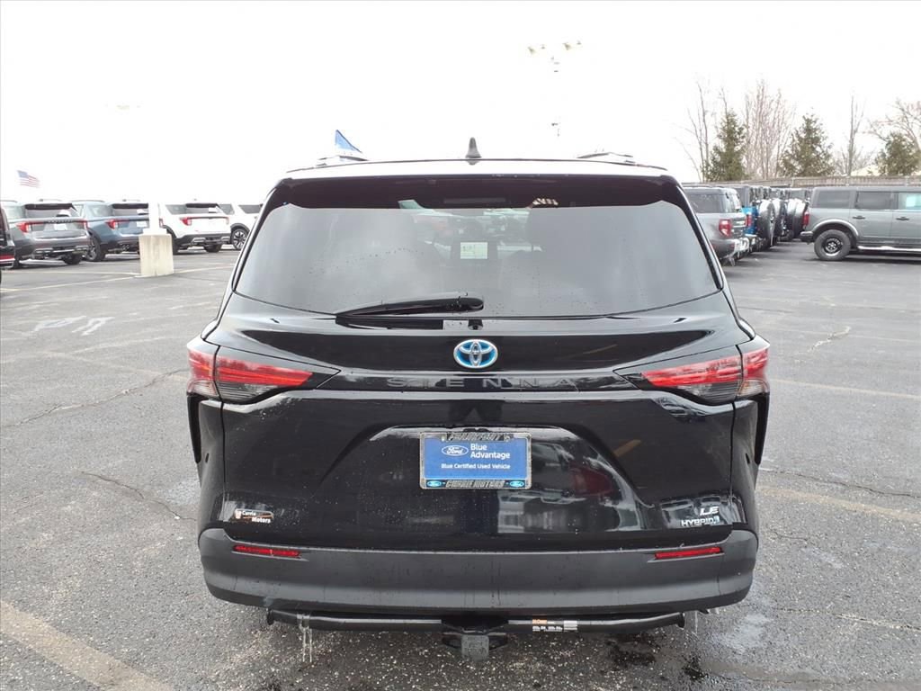 Used 2022 Toyota Sienna LE image 4