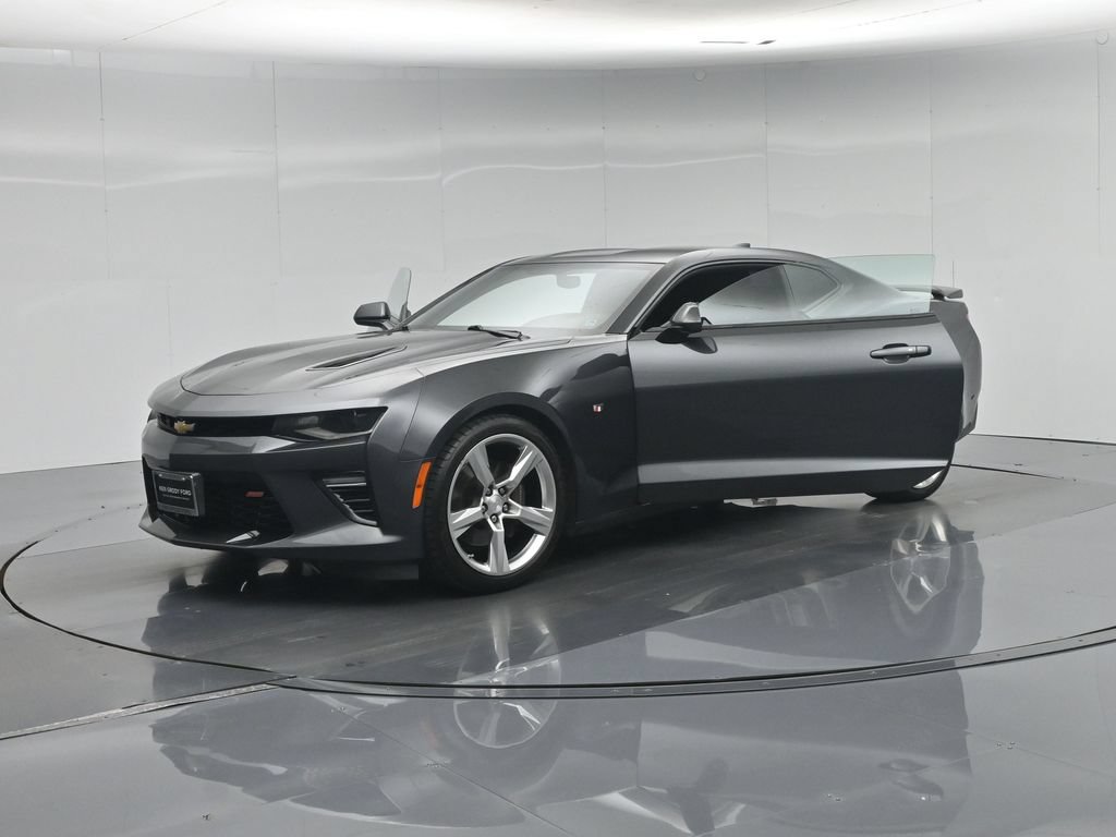 Used 2018 Chevrolet Camaro SS RWD image 31