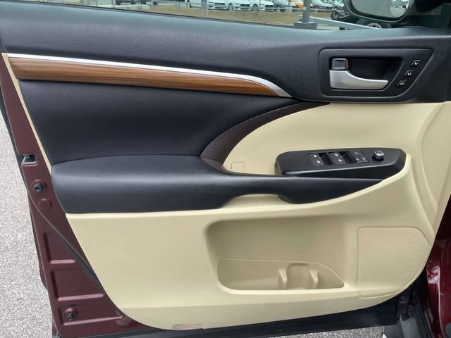 Used 2017 Toyota Highlander Limited Platinum AWD/4WD image 17