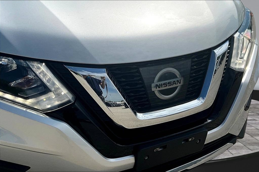Used 2017 Nissan Rogue SV AWD/4WD image 14