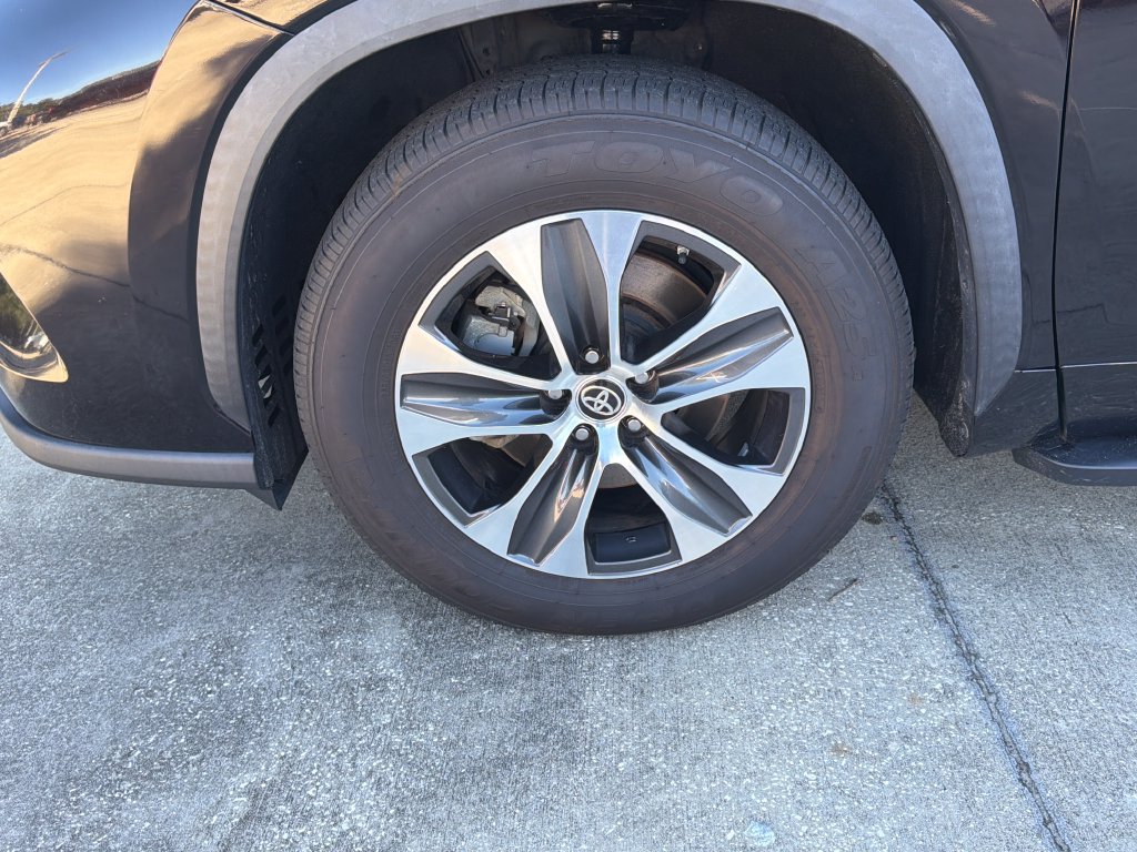 Used 2020 Toyota Highlander XLE FWD image 12