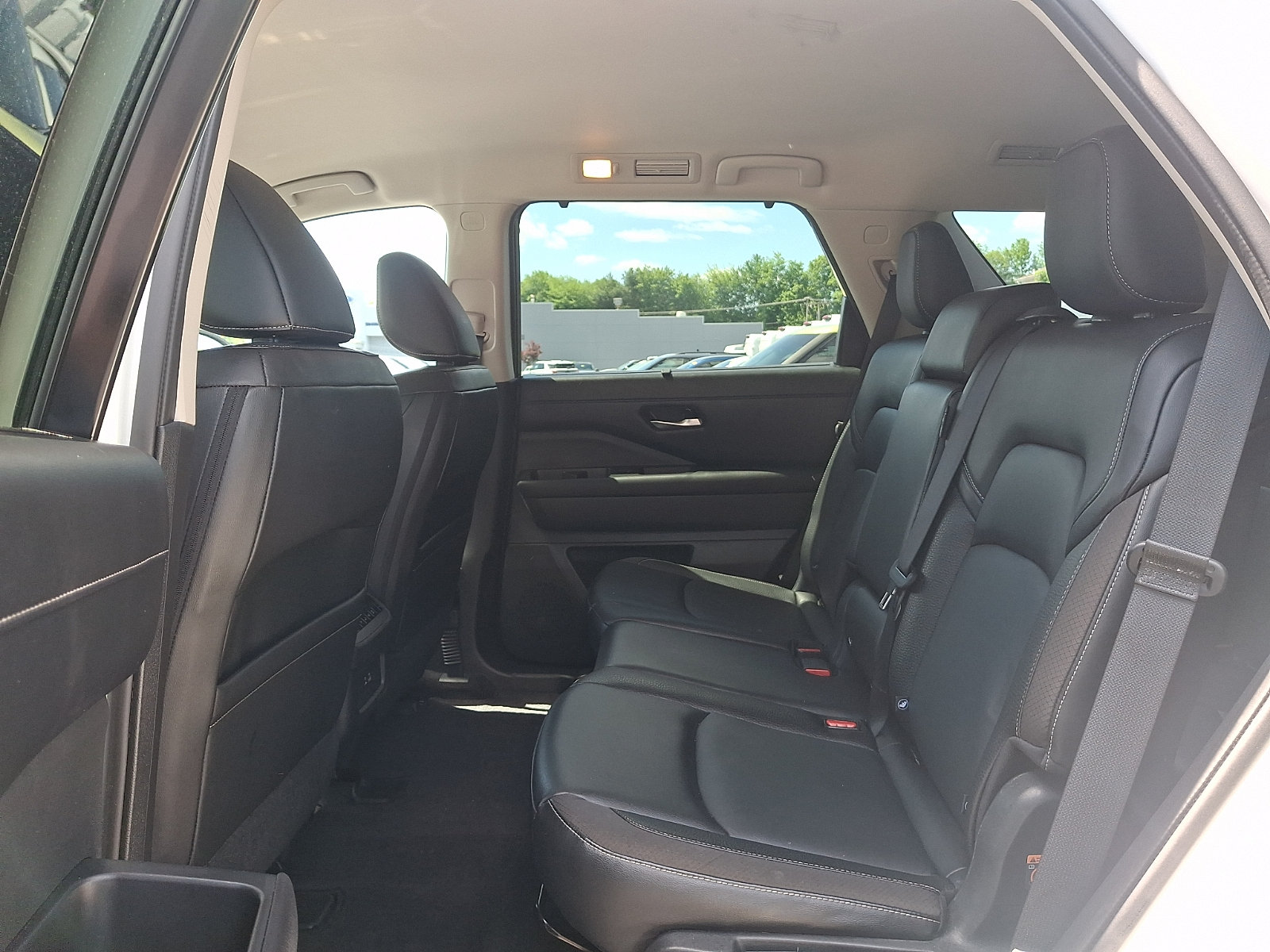 Used 2023 Nissan Pathfinder SL AWD/4WD image 11