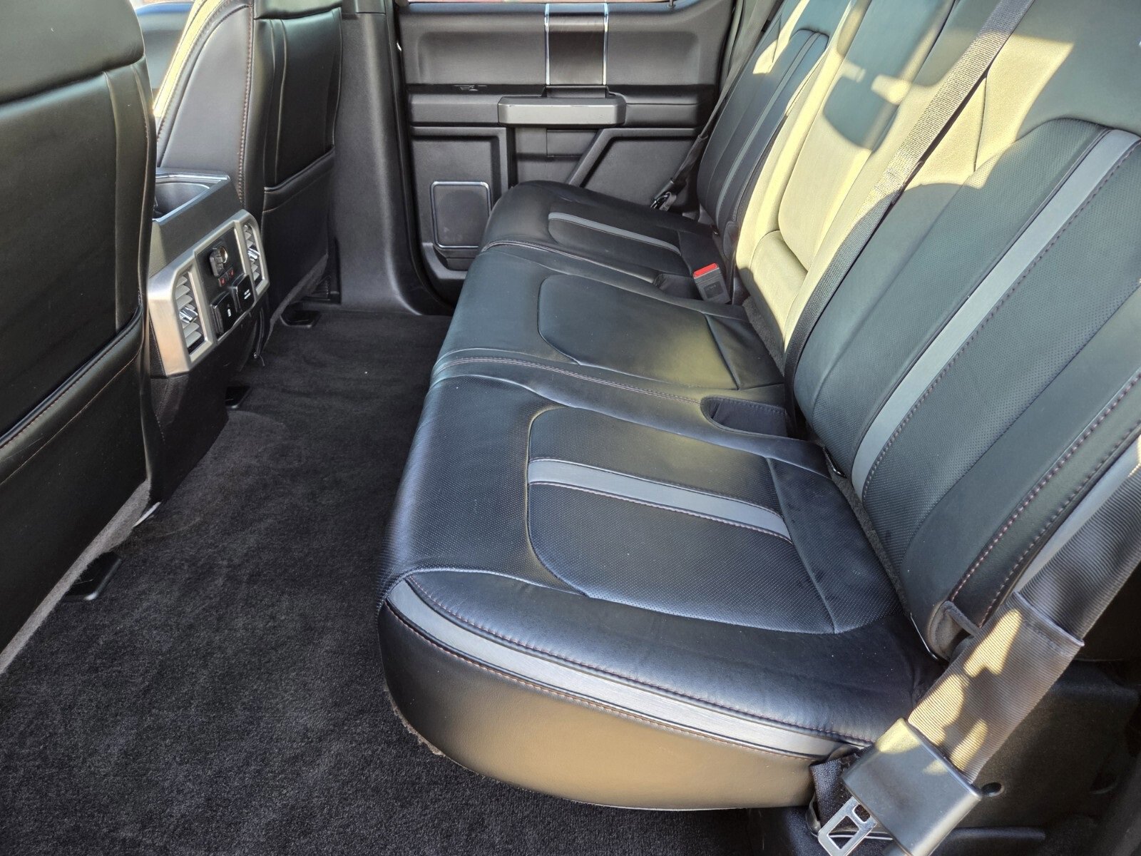 Certified 2018 Ford F150 Platinum w/ Equipment Group 701A Luxury image 12