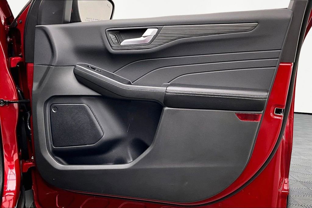 Certified 2023 Ford Escape Platinum image 24
