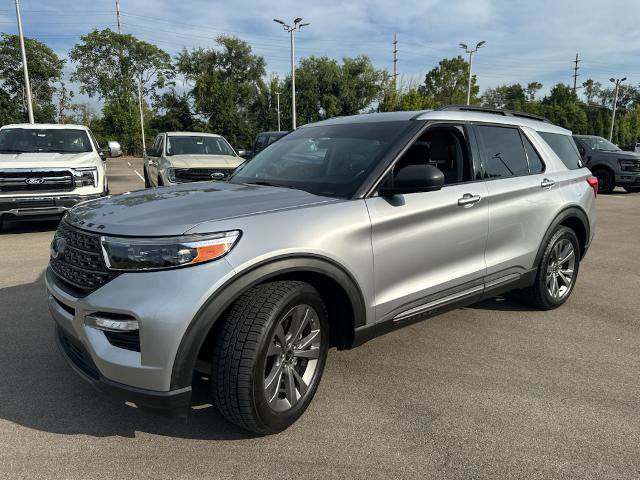 Certified 2021 Ford Explorer XLT w/ Equipment Group 202A RWD image 3