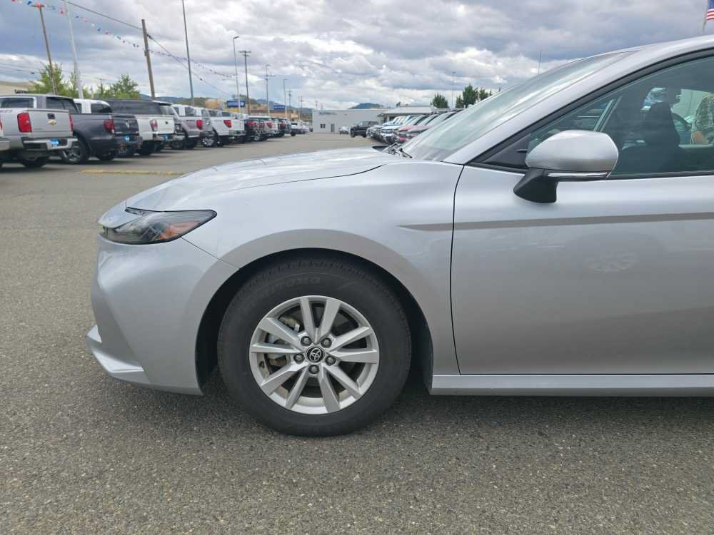Used 2025 Toyota Camry LE FWD image 13
