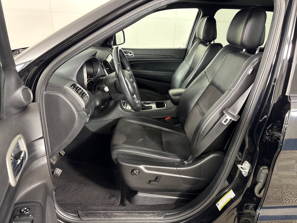 Used 2020 Jeep Grand Cherokee Altitude AWD/4WD image 29