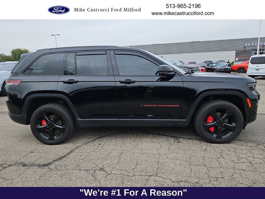 Used 2022 Jeep Grand Cherokee Altitude AWD/4WD image 6