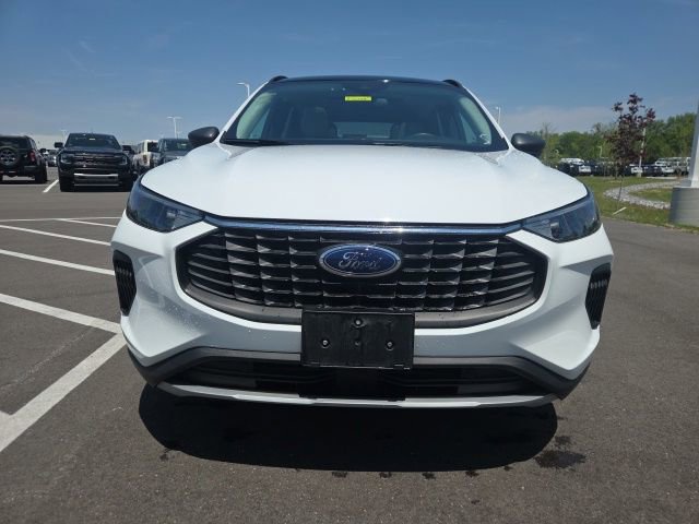 Certified 2023 Ford Escape Active w/ Tech Pack #1 FWD image 3