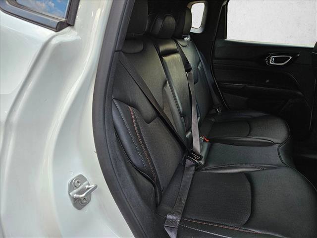 Used 2025 Jeep Compass Trailhawk AWD/4WD image 17