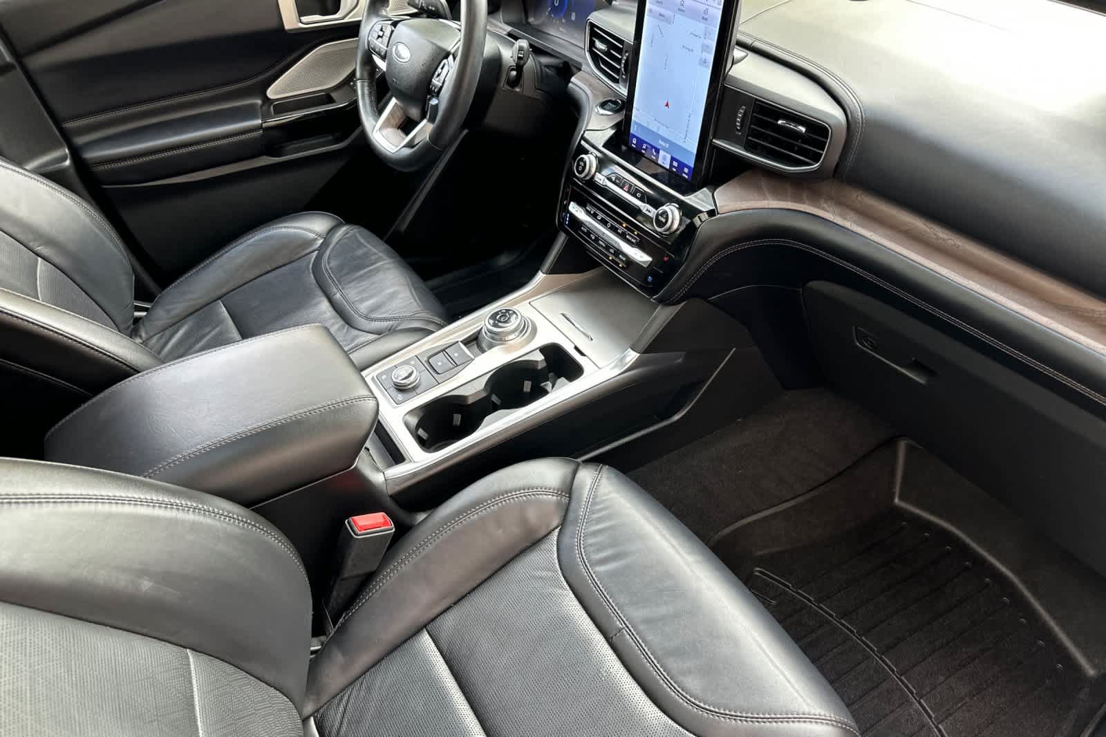 Certified 2023 Ford Explorer Platinum w/ Technology Package AWD/4WD image 17