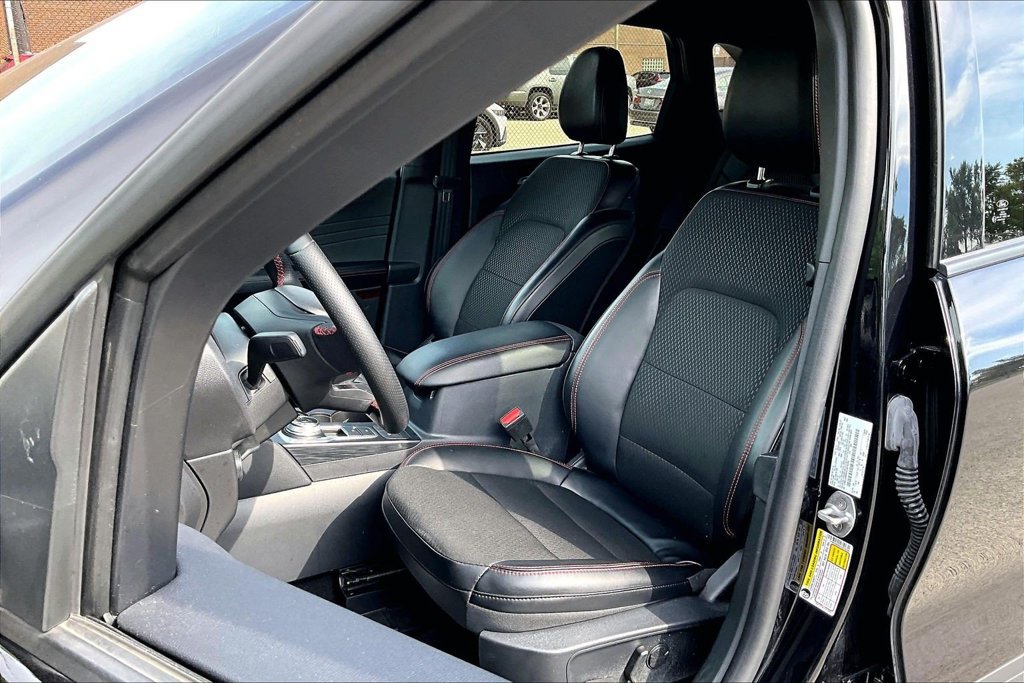 Certified 2025 Ford Escape ST-Line AWD/4WD image 23