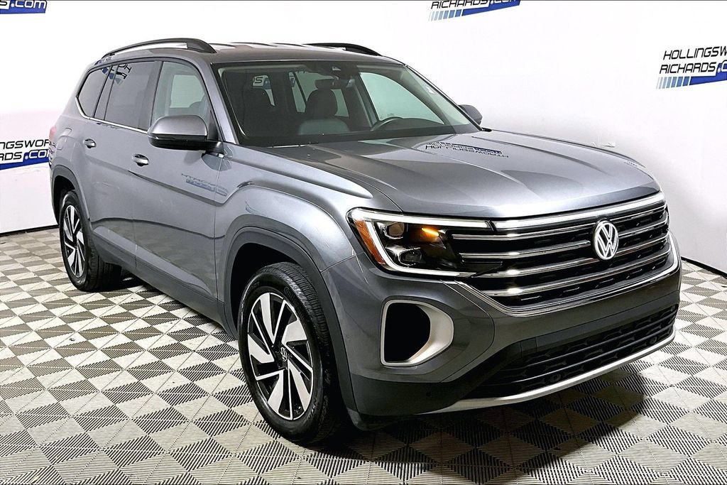 Used 2025 Volkswagen Atlas SE FWD image 3