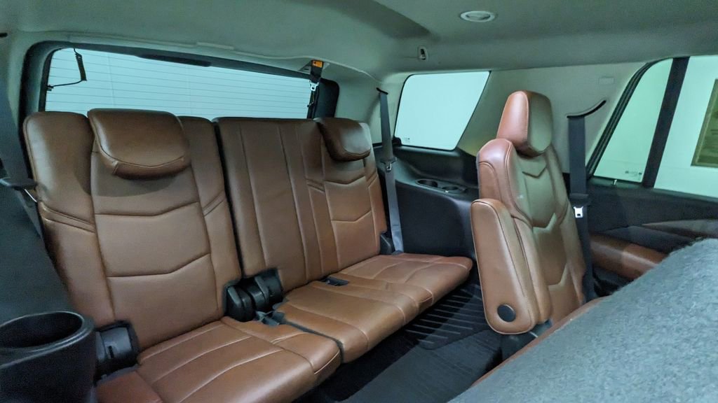 Used 2019 Cadillac Escalade Premium Luxury w/ Escalade Sport Edition AWD/4WD image 39