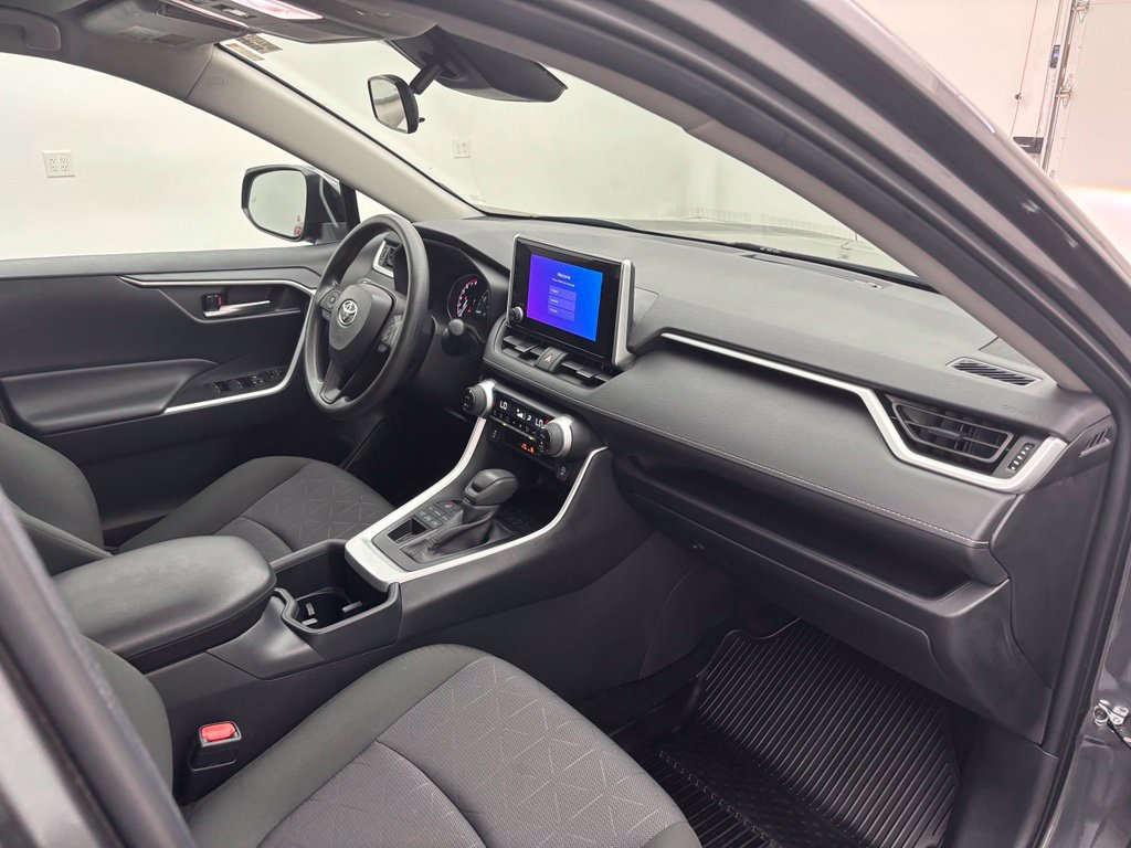 Used 2025 Toyota RAV4 XLE AWD/4WD image 30