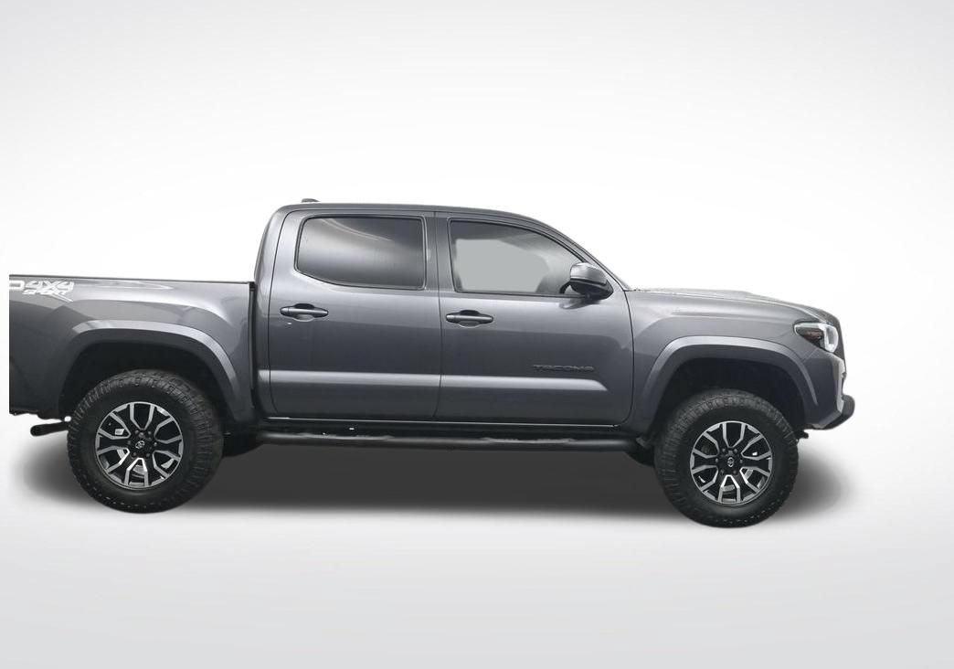Used 2022 Toyota Tacoma TRD Sport w/ Technology Package AWD/4WD image 4