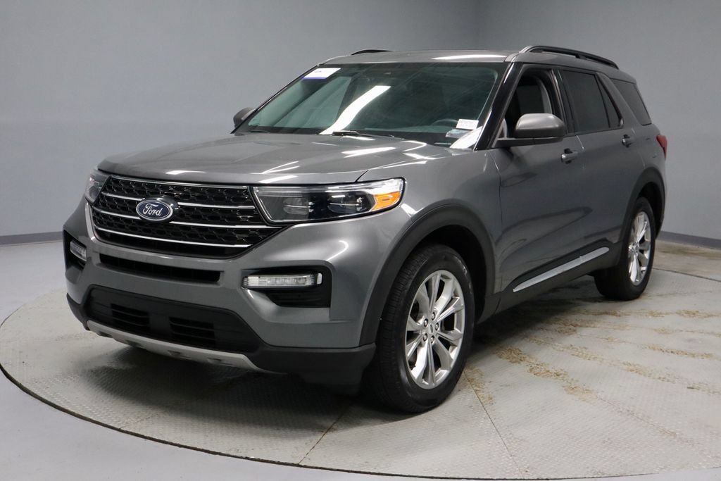 Certified 2023 Ford Explorer XLT w/ Equipment Group 202A AWD/4WD image 30