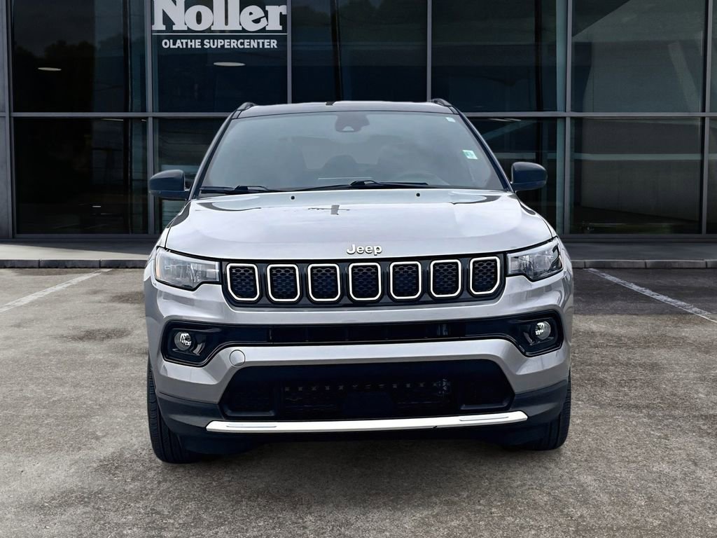 Used 2023 Jeep Compass Limited AWD/4WD image 2