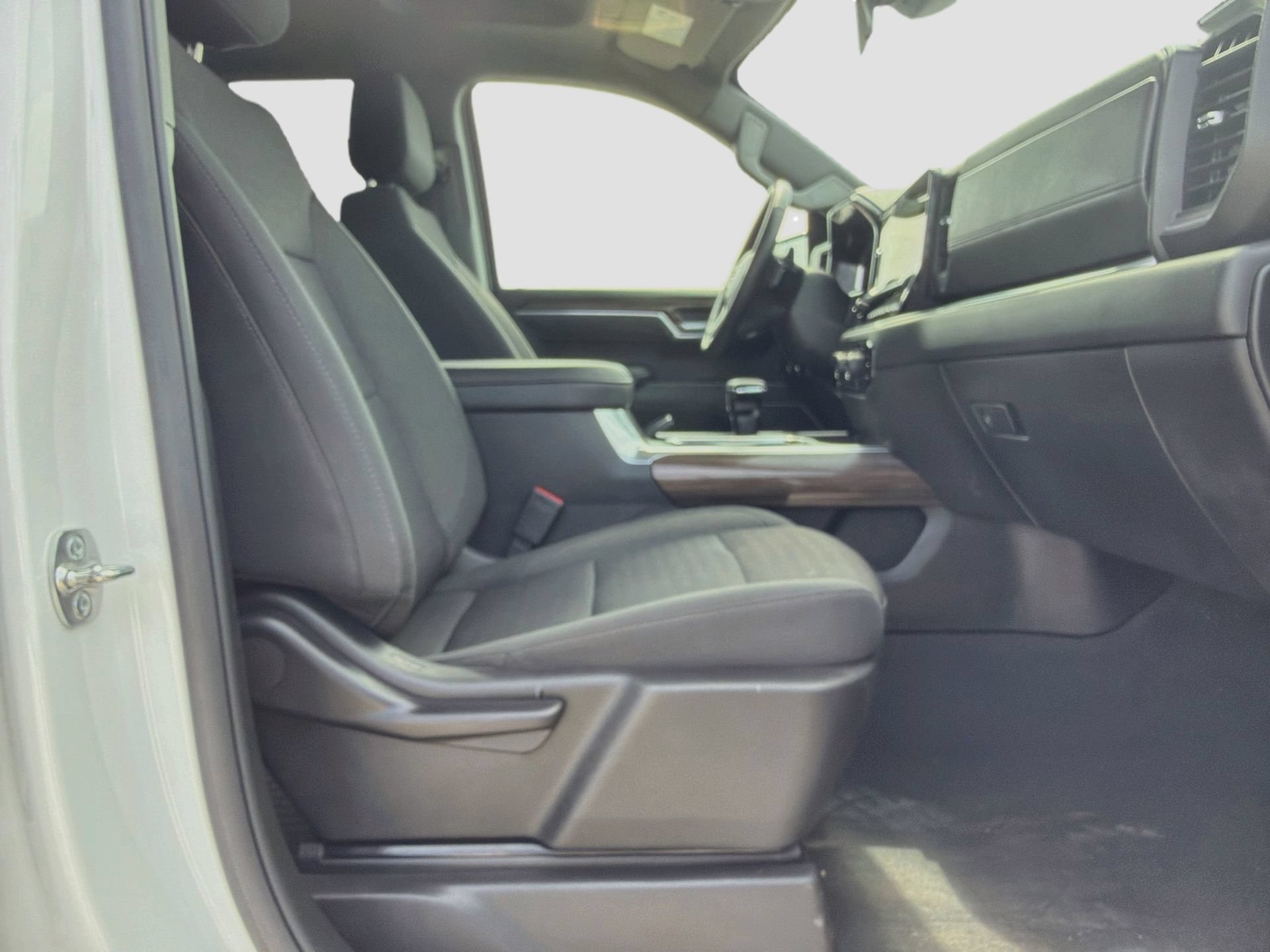 Used 2025 Chevrolet Silverado 1500 LT AWD/4WD image 33