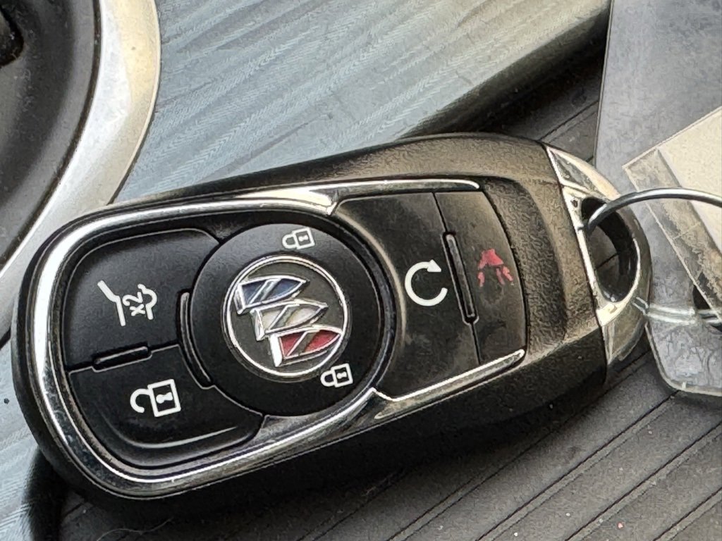 Used 2020 Buick Envision Essence image 21