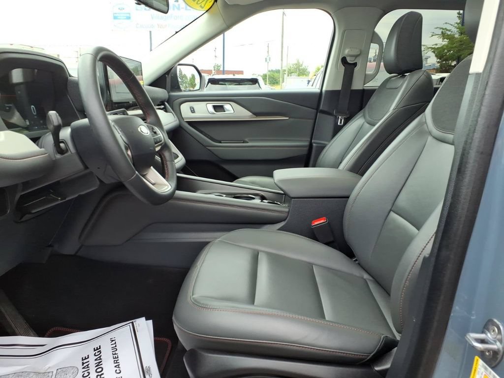 Certified 2025 Ford Explorer Active w/ Active Comfort Package AWD/4WD image 16