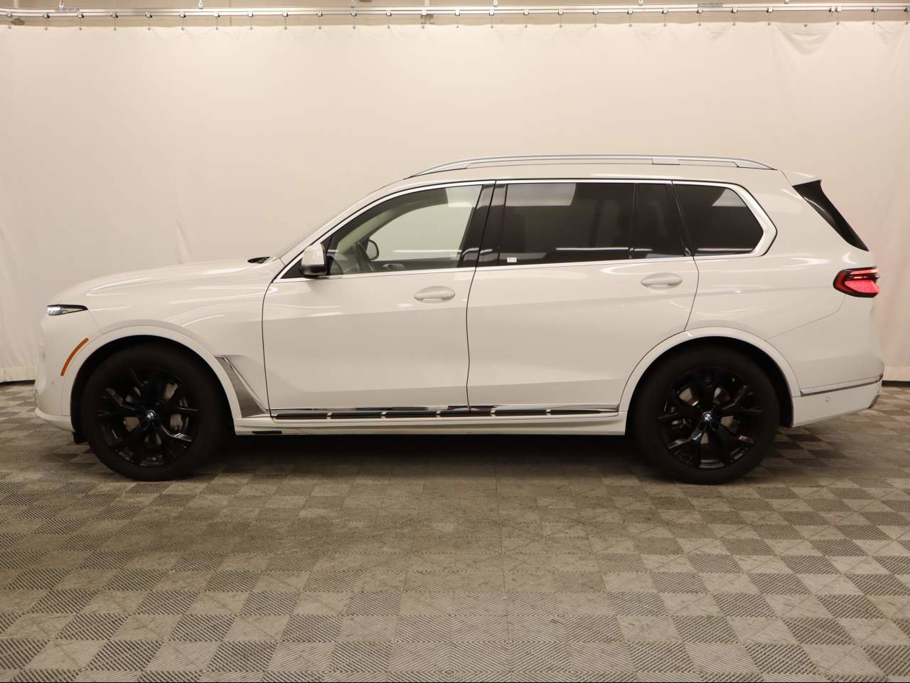Used 2026 BMW X7 xDrive40i AWD/4WD image 2