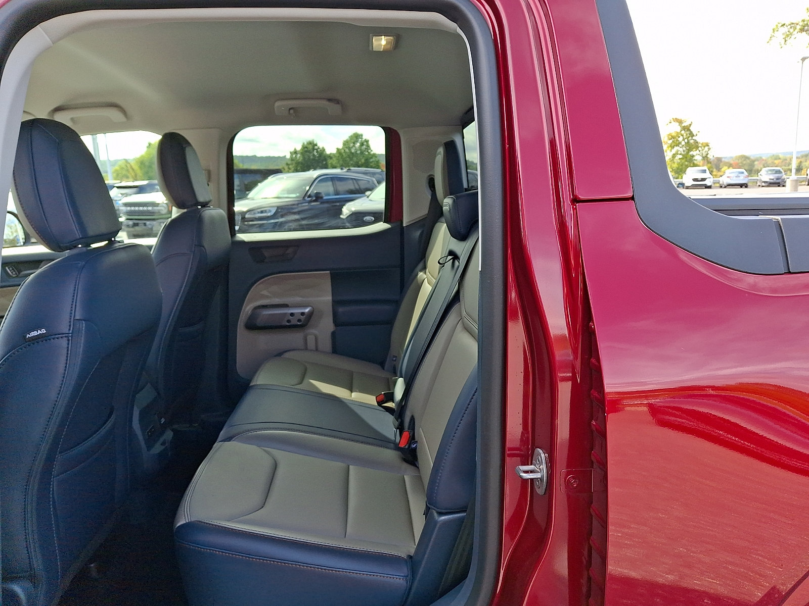 Certified 2025 Ford Maverick Lariat w/ 4K Tow Package AWD/4WD image 11