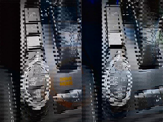 Used 2024 Toyota Tacoma TRD Off-Road image 17