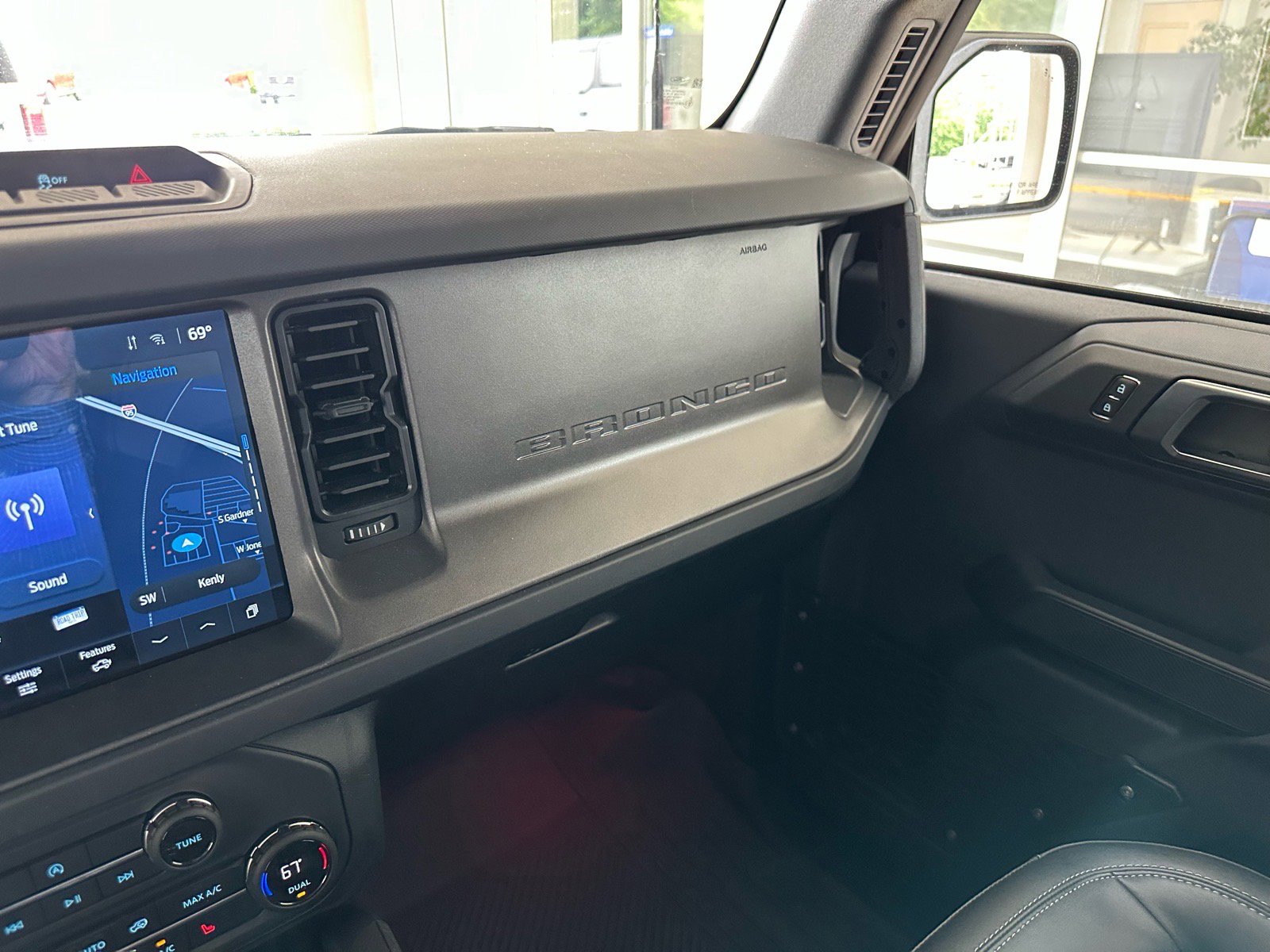 Certified 2025 Ford Bronco Big Bend w/ Black Diamond Package AWD/4WD image 29