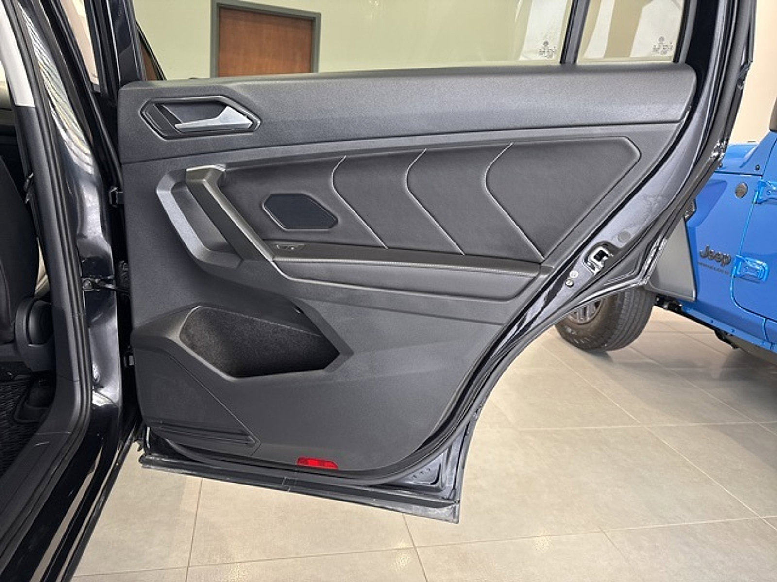 Used 2024 Volkswagen Tiguan SE image 47