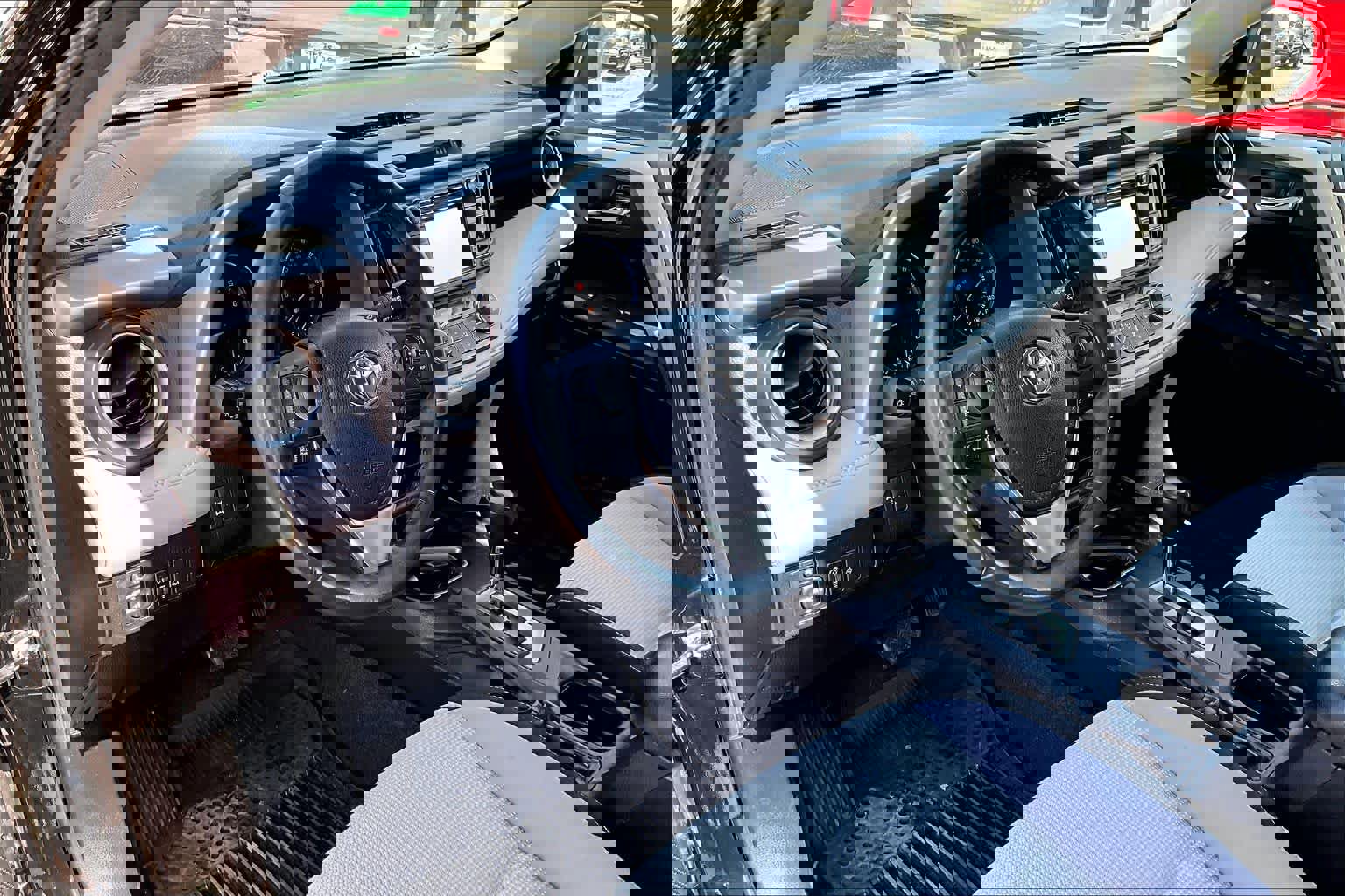 Used 2017 Toyota RAV4 XLE w/ All Weather Liner Package AWD/4WD image 20