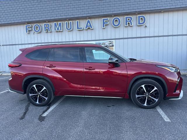 Used 2021 Toyota Highlander XSE image 2