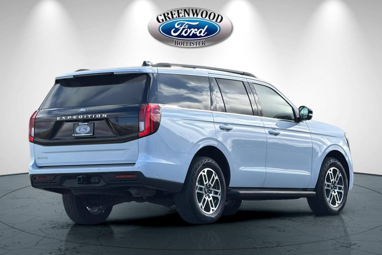 Certified 2025 Ford Expedition Active AWD/4WD image 4
