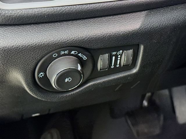 Used 2021 Chrysler Pacifica Touring w/ S Appearance Package image 12