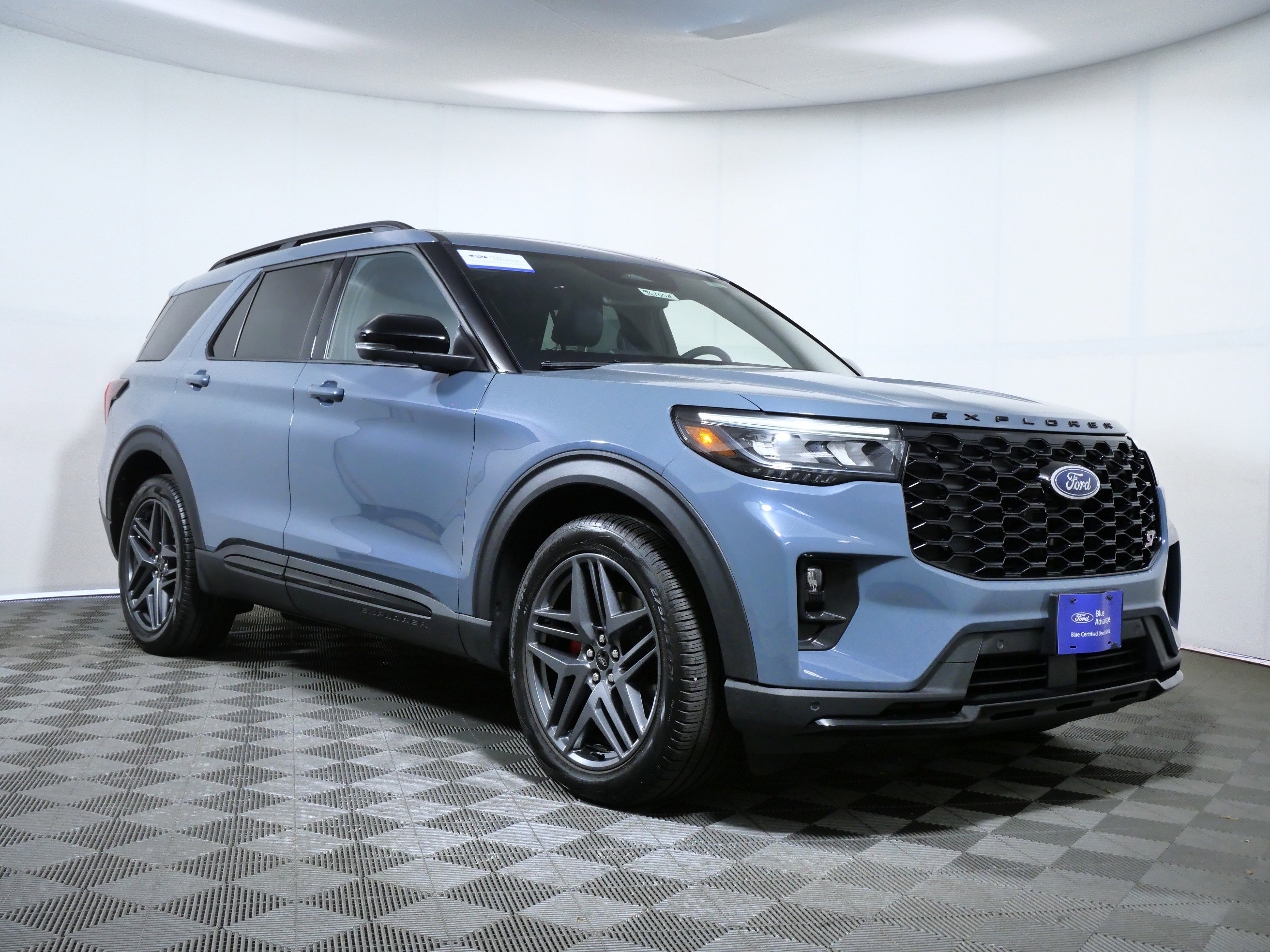 Certified 2025 Ford Explorer ST AWD/4WD image 1