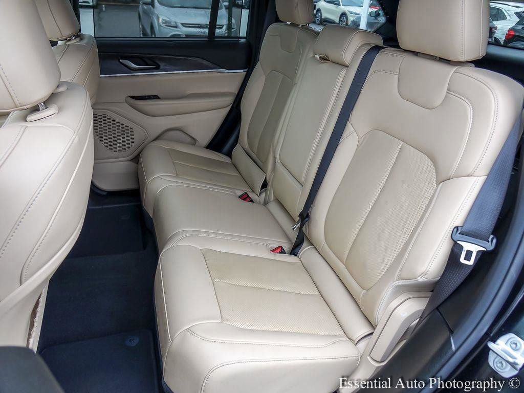 Used 2023 Jeep Grand Cherokee Limited w/ Luxury Tech Group II AWD/4WD image 11