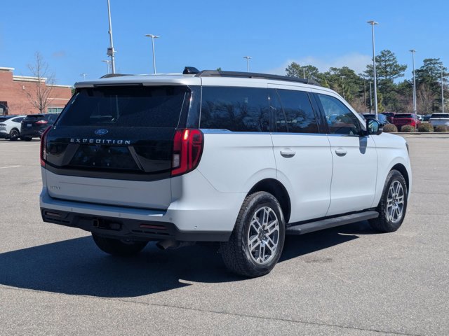 Certified 2025 Ford Expedition Active image 5