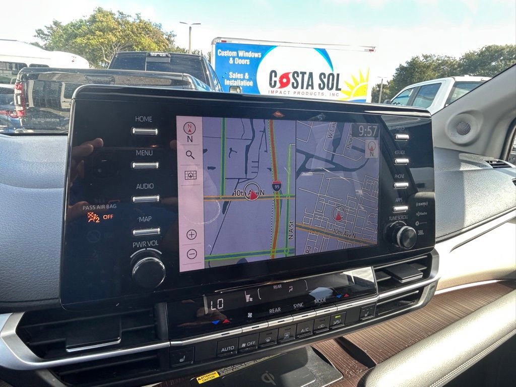 Used 2021 Toyota Sienna XLE image 11