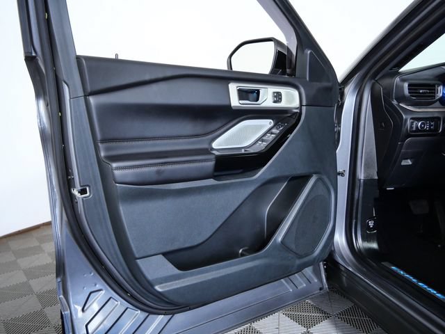 Certified 2023 Ford Explorer Platinum w/ Technology Package AWD/4WD image 17